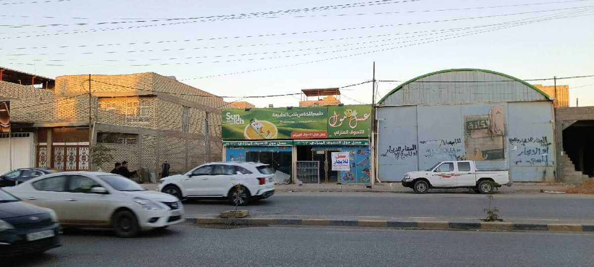 مول تجاري للايجار الموقع حي ميسان شارع الشريط مقابل بابا روم للحلويات للاستفسار الاتصال على الرقم التالي ***********
