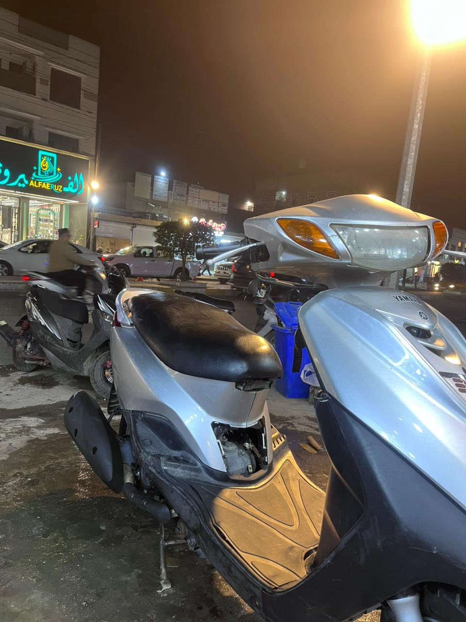 دراجه بيريز اكزز نوزل 140  صارله ٣ اشهر من نازله من لرمبه دراجه شلعه ومعدل مابيه اي نواقص بس مجمع سلف درااجه خير من الله وارد ياباني يجي بيه هندر  ودراجه شوف عينك مكاني بغداد الحريه سعر 800 وبيه حك جيتك 
*********** 
موجود رصيد و واتس
