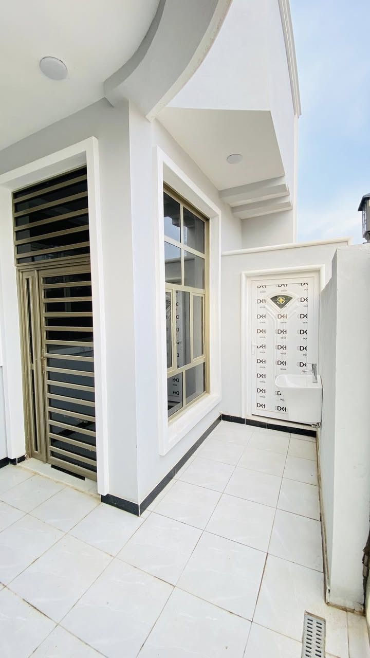 مشتمل للبيع 120م 🏠طابو زراعي سند 25📄
حي الحكيم شارع علاء غريب قرب الكورنيش 
يتكون من غرفتين نوم وصاله ومطبخ واستقبال 💯
صحيات داخليه وخارجيه 🚽نظام سبالت تقطير 🪈والماء ثلاث خطوط 
واجهه فوم وصبغ درجه اولى 1️⃣
السقف صب كونكريت والبيتونه على طول الصاله 🛖
مرقم من قبل البلديه 🔢
للاستفسار ***********📲او المراسله على الواتساب
