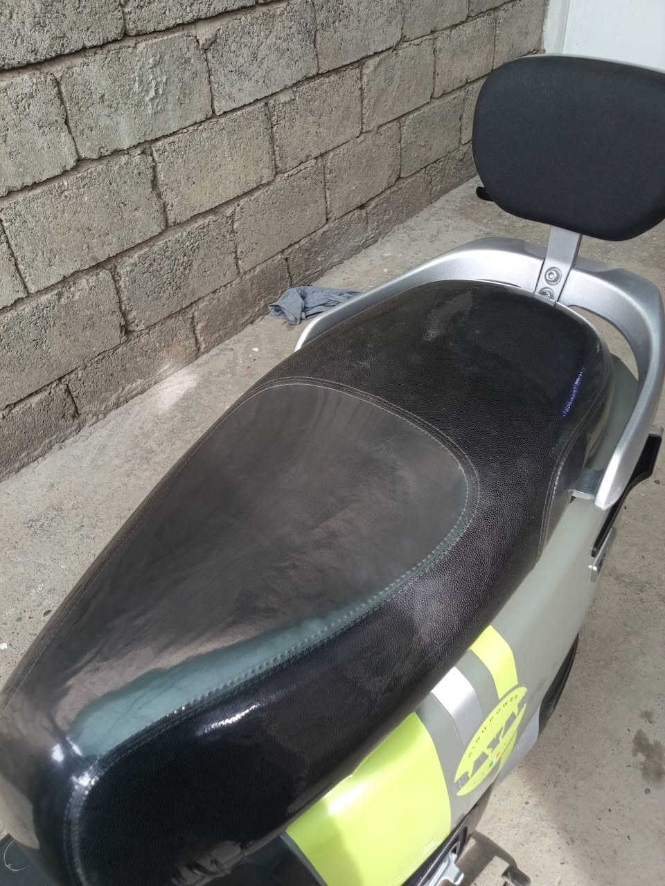 دراجه شحن المعروف بلسوق (ريان ) مستعمل شي قليل جديد كلو شرط بطاريات شركه السعر ٨٠٠ وبي مجال ***********
