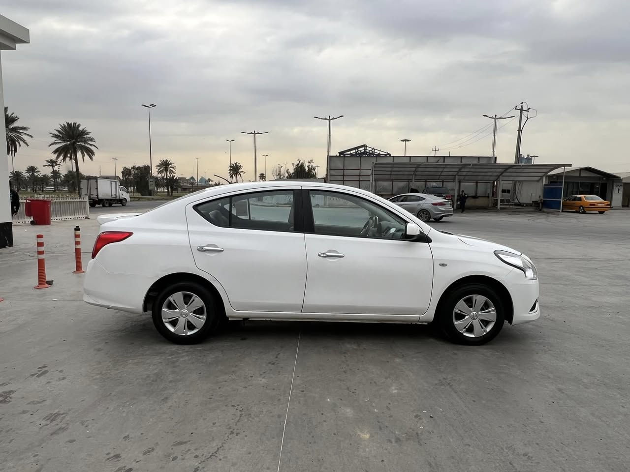 نيسان سني 2020  مكلف بالنشر 
اي سعر ما اتعامل بالتليفون تجي تشوف بعينك وتفحص وين متريد تقتنع بالخير عليك 
رقم شمالي تحويل وكاله جاهز
كير محرك كفاله ماشيه 48  
 سياره ليبل واحد فقط بنيد تبديل اصلي شركه 
عنوان بغداد  بلديات او زيونه 
السعر 102$ 
***********
