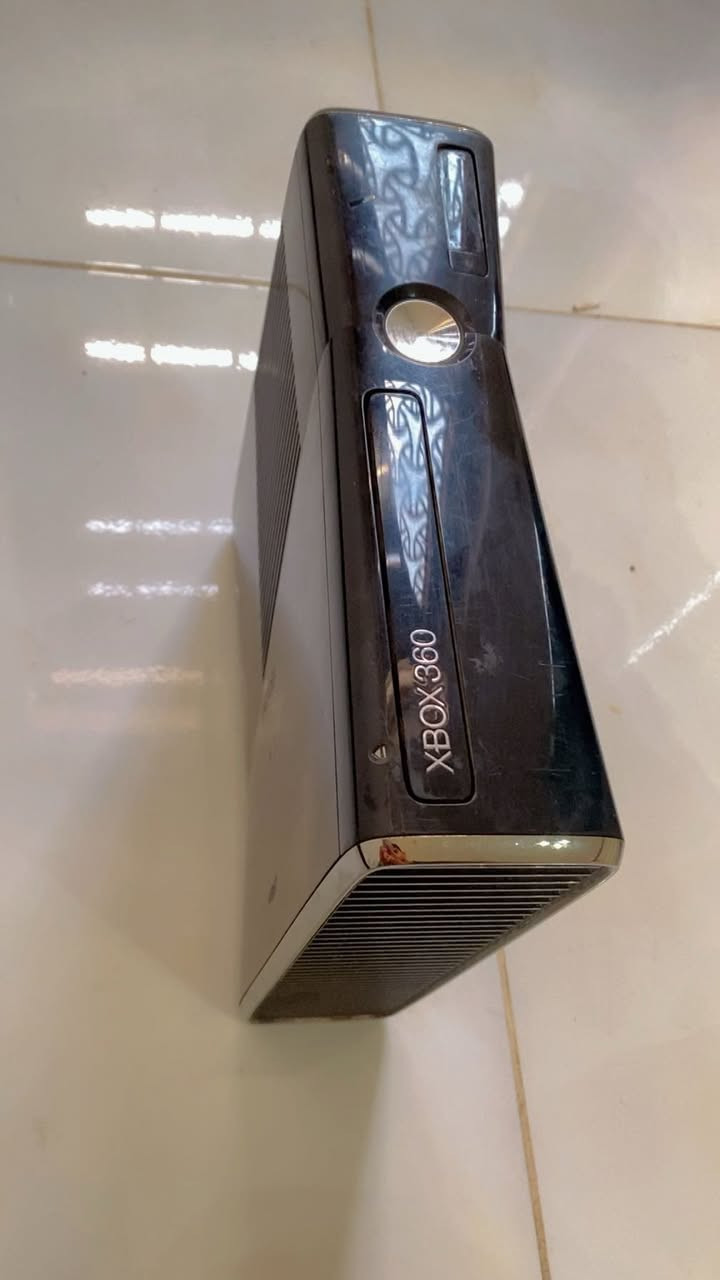 السلام عليكم اكس بوكس 360مستخدم قليل نضيف جدا مع 4يدات ما اعرف هن شغالات او لا يحتاجلهن حافظ بطاريه للبيض ووياهن شاحن جوستك ومحوله اكس بوكس كلش نضيف الله شاهد السعر 150الف وبي مجال لطيبين ولماعنده ياخذه بلاش الهاتف *********** مكاني بغداد العامريه
