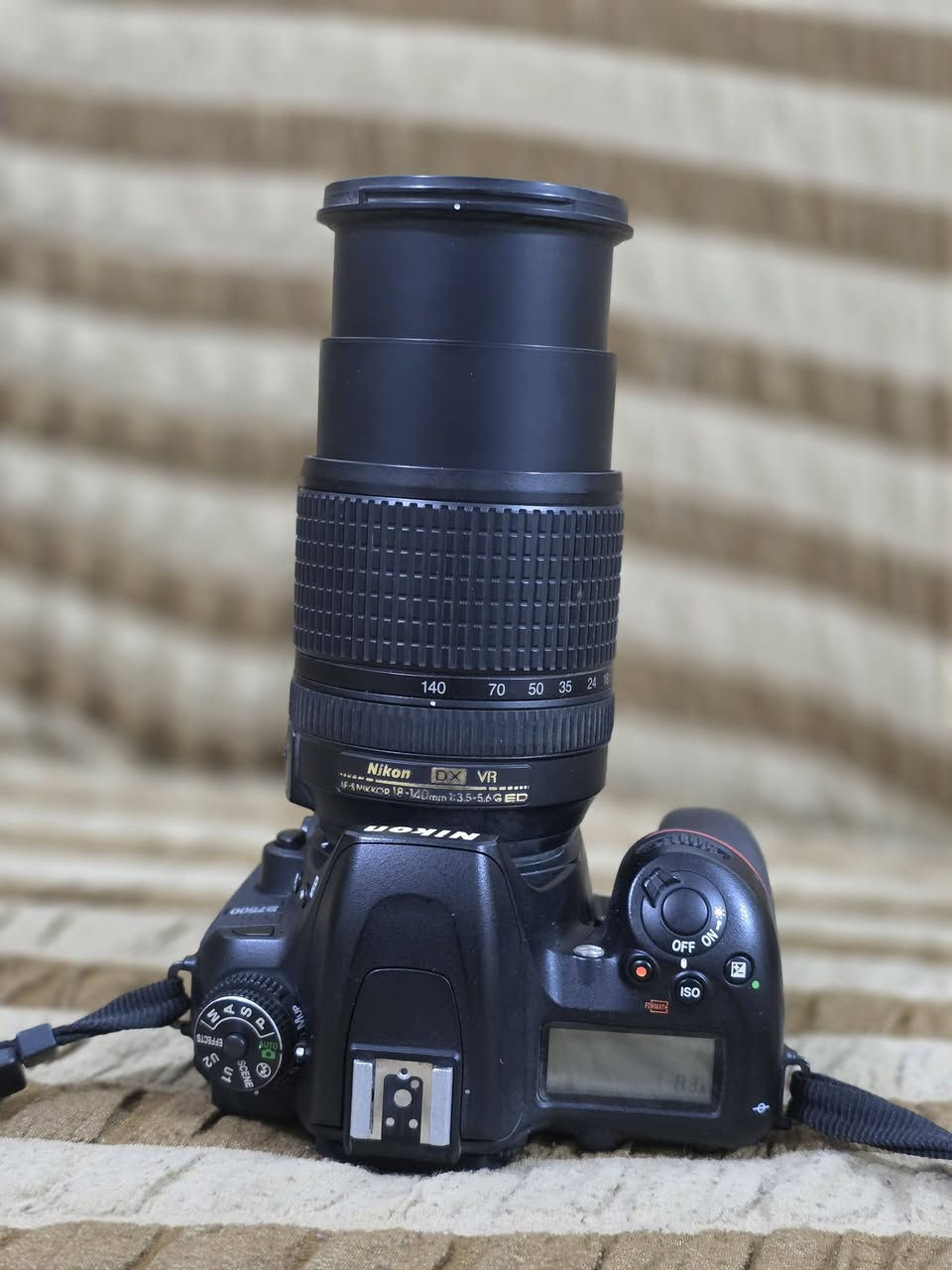 كاميرا للبيع
نيكون D7500 نظافة فول 
***********
