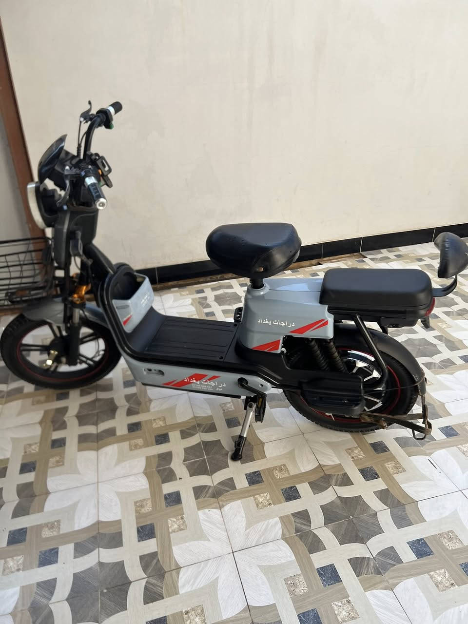 سلام عليكم دراجة شحن موديل ٢٠٢٥ كامل من كلشي بطاريات خمسه كلهن جدد وشرط الفحص كهربائيات كامله تايرات جبلي كبار السعر ٢٥٠ وبيها مجال مكاني ديالى بعقوبه *********** موجود خاص ايضاً واتساب ماسنجر اتصل ودلل
