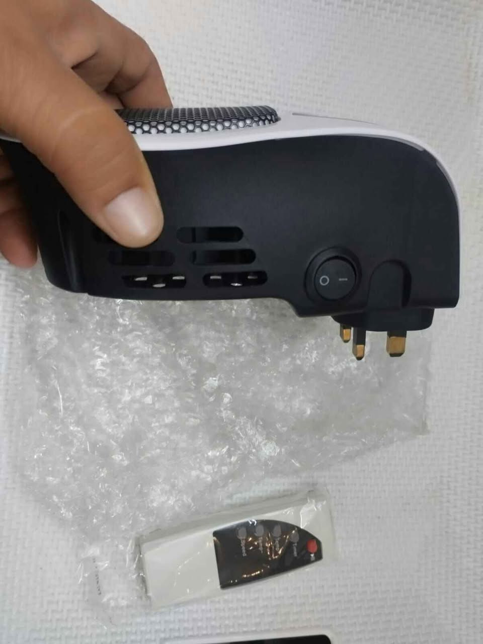 جهاز تدفئة مكتبي ريموت كنترول تحكم بالوقت والحرارة جديد غير مستخدم....الاتصال *********** بغداد, العراق
