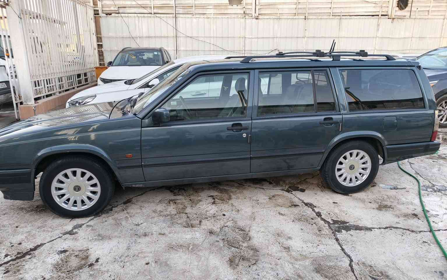 ‏سلام عليكم 
‏فالفو ستيشن موديل 1990  . حجم 740 . رقم ديالى . 
‏تعمير جديد فره كامله . مكينه العاديه مو تيربو . حداده  . كير . مكينه . تخم تاير . باتري . جديد 
‏السعر 75 وبيه مجال قليل  . مكاني نجف 
‏
‏***********
