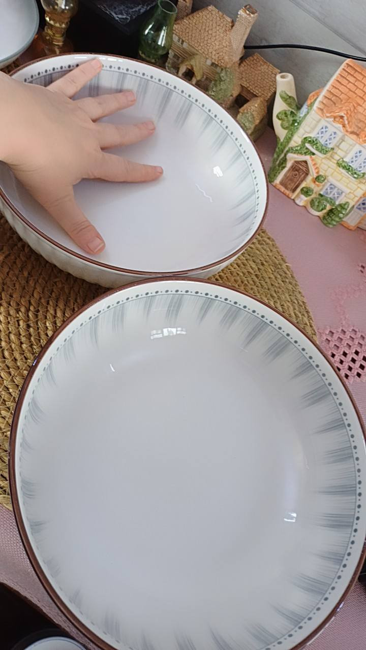 طواجن بوهيمي عدد ٢ بايركس تدخل فرن وهي بنفس الوقت مثارد كبار 
القطعة ب٥٠٠٠ وثنينهم ب ٩٠٠٠
صحون تقديم عميقة عدد ٢ ب٢٥٠٠ 
وكاسة شوربة ب١٠٠٠


**إذا كنت صاحب هذا الإعلان وتريد حذفه لأي سبب، رجاءا أرسل رسالة إلى الدعم الفني**