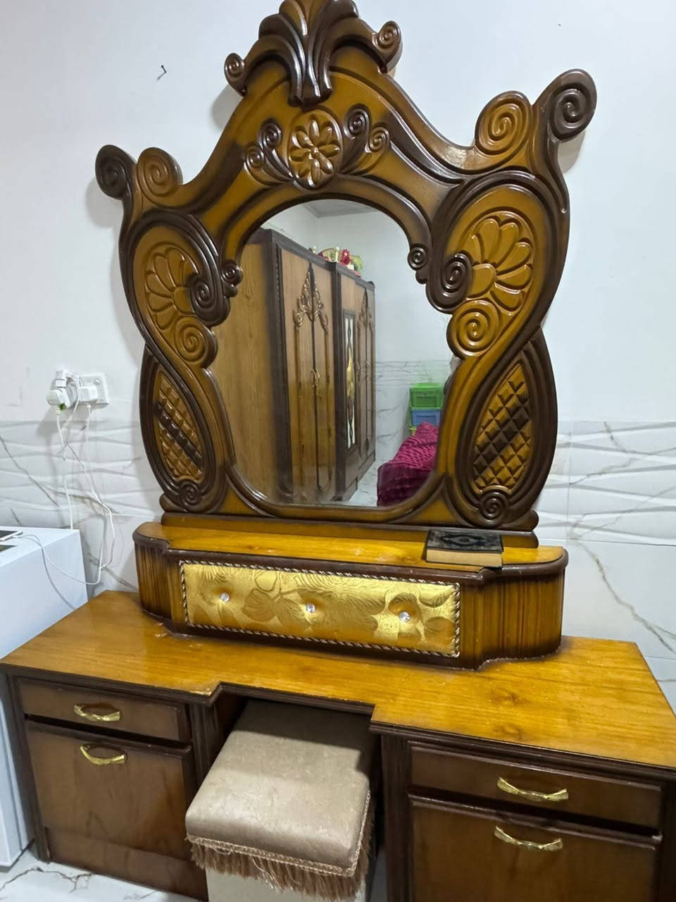 غرفه نوم للبيع 7قطع صنع عراقي الي يريد السعر 800بيها مجال  الاستفسار على رقم ***********
