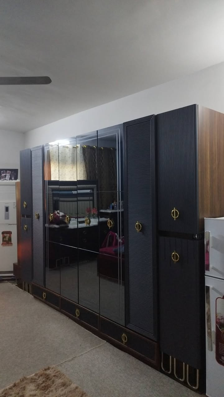 السلام عليكم  بسبب الوعود الكاذبه
غرفه تركيه. 9 قطع الخشب الثكيل. نضيفه اخت الجديده. تجي وتشوف بعينك 
***********
