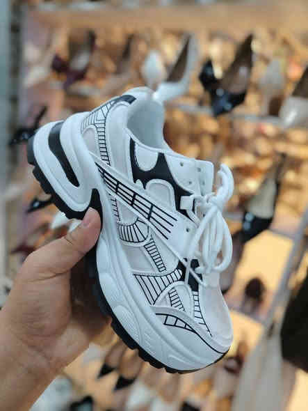 وفرنا لكم ترانشوزات رياضي الموديل الأول Balenciaga
الموديل الثاني New Balance
قياسات من 37الى41
يوجد توصيل
واتساب ***********
عنوان المحل ديالى المقدادية حي المعلمين شارع المخضر مجمع العزاوي مقابل أزياء ناز
