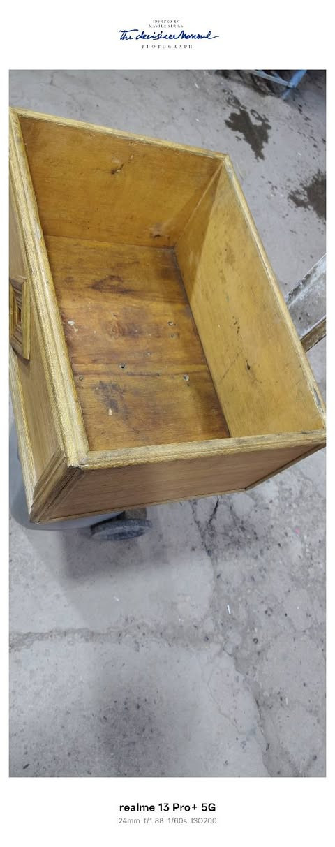 صندوك ماطور شحن للبيع صندوك احطاطه حيل مرتب السعر 25 الف وبي مجال مكاني فلوجة حي الشهداء شارع علي النجيه ***********
