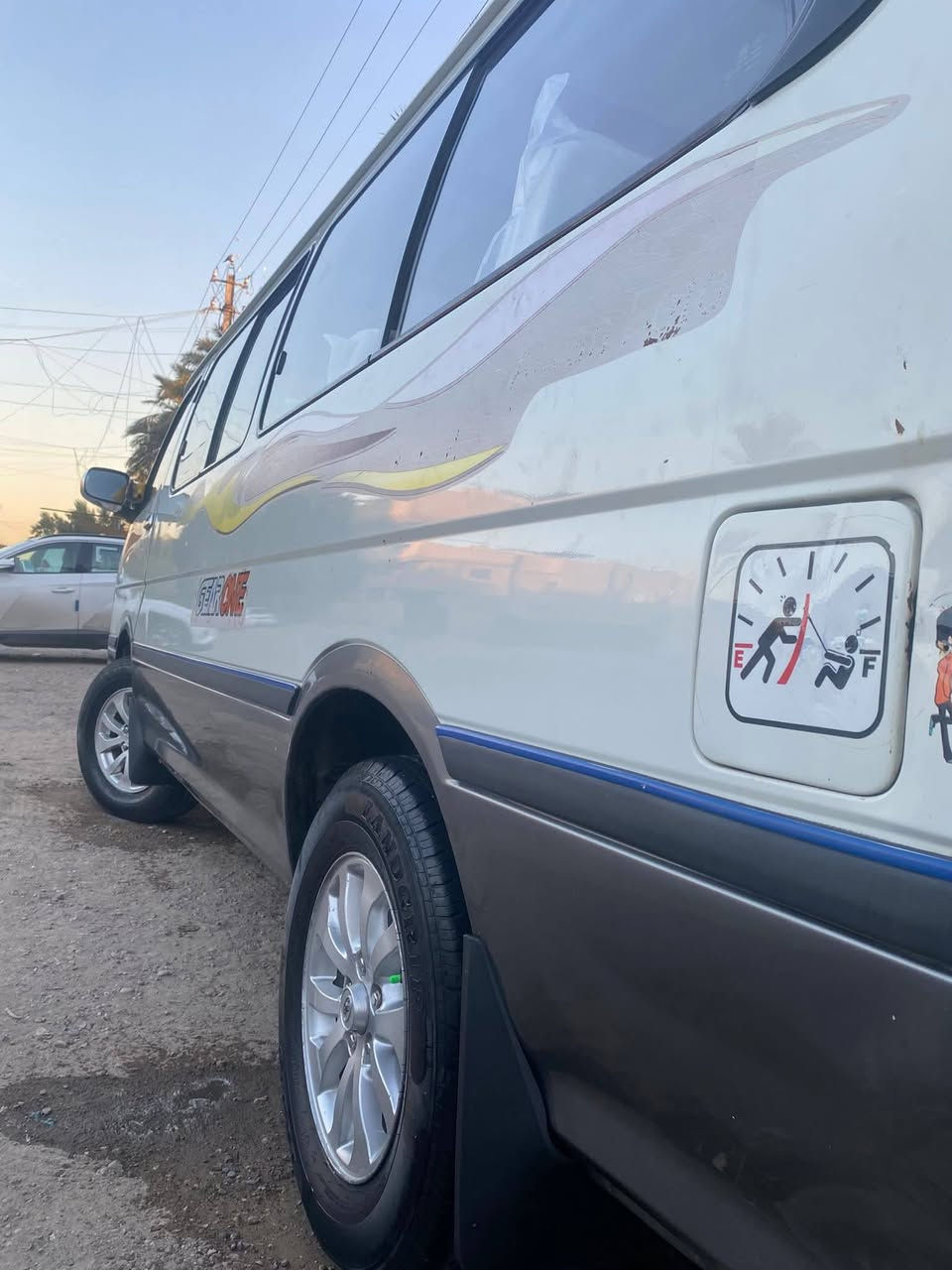 السلام عليكم فتون الوان موديل 14 موصليه سياره جاهزه جديده بمعنى الكلمه سياره شركه لا ضربه ولا صبغ كفاله موصليه سنويه عظم عاج بغداد المدينه سعر اتصل وتدلل رقم الهاتف ***********
