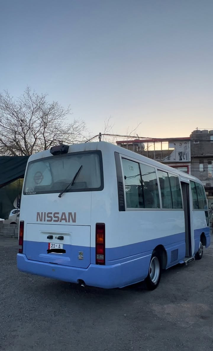 نیسان ٢٠٠٢ محسەن 
غاز و بەنزین
گێڕ و مەکینە و ئەکسەل بە شەرت
٦ تایەی تازە 
١٧ نیو چوپلیس تازە
بەس شینەکەی پەمپە
سعری ١٤٠ معامەلە
***********
