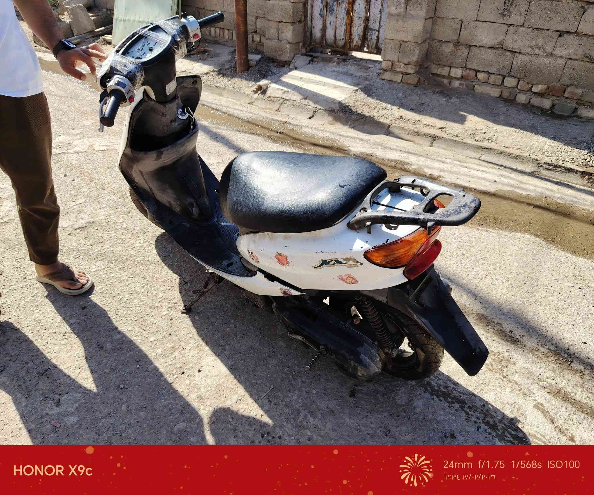 دراجة عصفورة لون ابيض شغالة كلشي تجفيت جديد جوزة جديدة و نضيفة العنوان العماري قرب حي النصر
سعر 260 و بيهة مجال
***********
