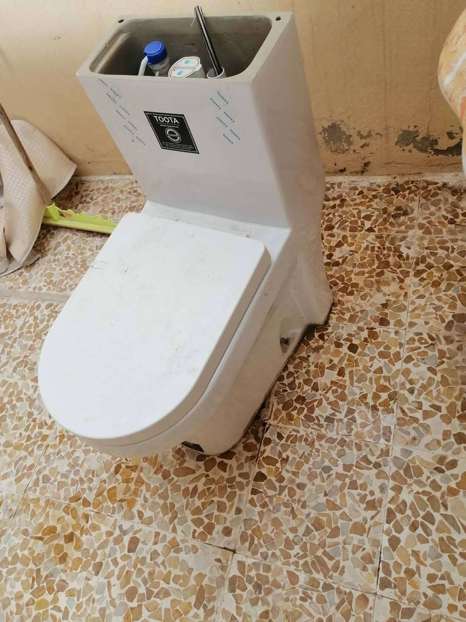 السلام عليكم
تواليت غربي مع مغسل بدون قاعده السعر 40 وبي مجال ***********
