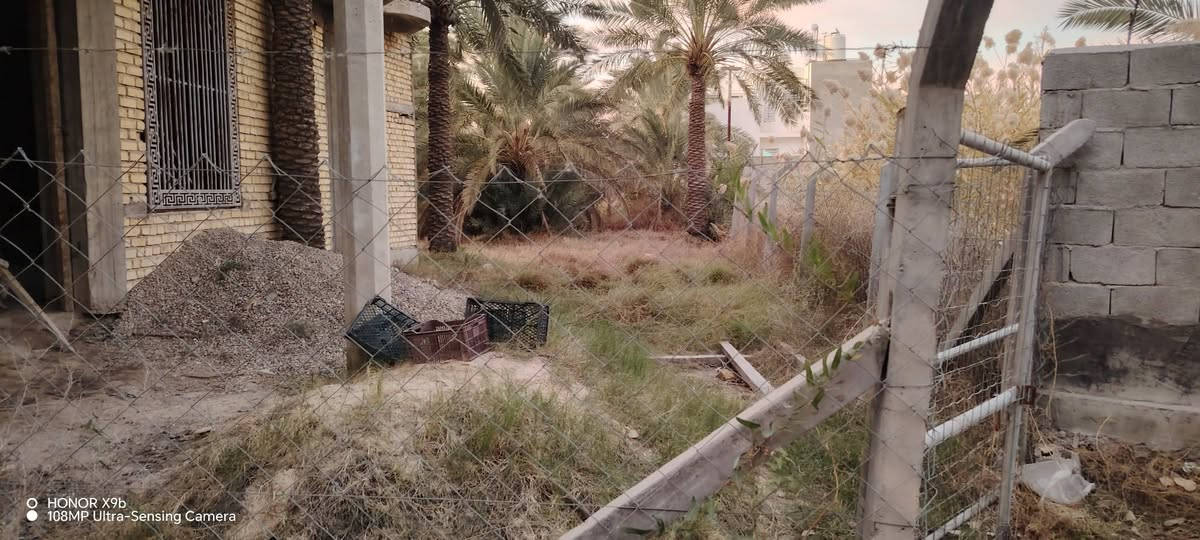 السلام عليكم بيت للبيع وحديقه كبيره سند ٢٥  كما موضح بالفيديو مساحه ٦٢٥ متر ٢٧ نخله مثمره للاستفسار أكثر اتصل على الرقم *********** ما اجاوب على التعليقات
