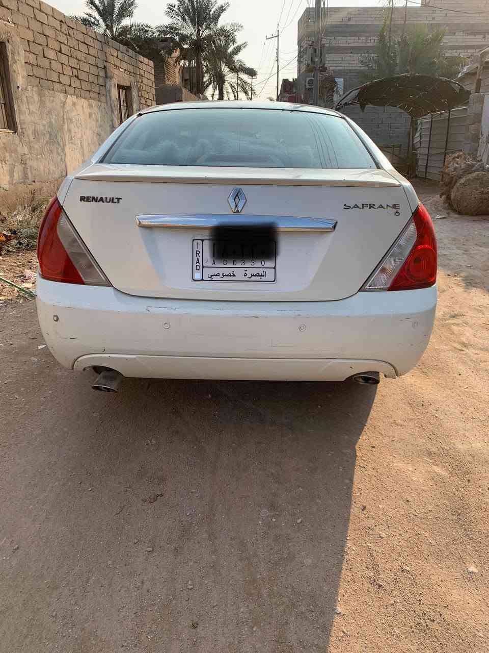 سلام عليكم شباب
 رينو سافران ٢٠٠٩ فول مواصفات 
مكفوله من الضربه
عدا الدعاميات بيها شخوط قليه
لايتات زينون
تدفئه وتبريد 
تدفئه بالكشنات 
مري شفط
فتحه سقف 
تايرات نظيفه
حداده نظيفه
ادامه قبل شهر للحداده
بيبان بصمه عدد ٤
وياها بصمتين تشغيل
مكينه ٦ سلندر جديده هيه وتفرعاتها 
كهربائيات كلها شغاله 
رقم بصره بسمي
السعر 70 ورقه وبيها مجال
مكان السياره البصره ابي الخصيب حمدان 
***********
