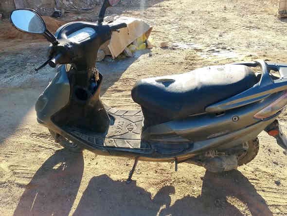 سلام عليكم  أخوان دراجه للبيع سايم أبو عيون شغال وكهربائياته كلهه شغاله ألاشاير شغاله بس الباتري مالته ضعيف.... مستعجل على بيعته حيل سعره ٢٠٠ألف وبي مجال للشراي يرهم جوه هذا سعر ***********
