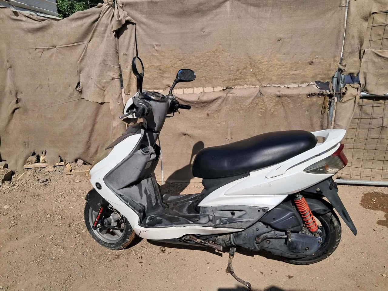 للبيع سكنس  سرعة ١٤٠ 
نضيفة ما بيه نقص سعره 
٥٥٠ الف وبيه مجال بسيط
/***********
