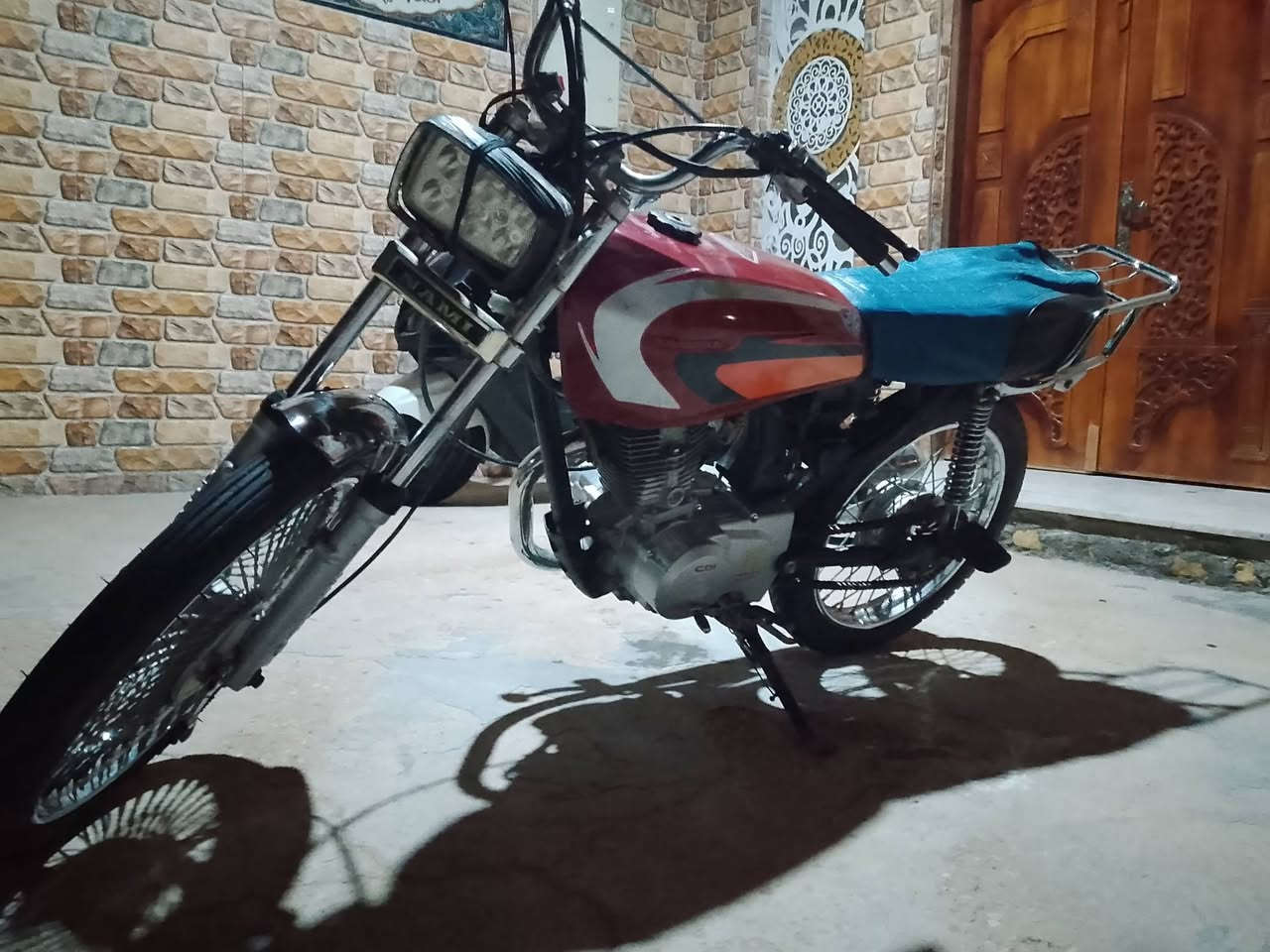 سلام عليكم 
#لبيع_دراجه_نامه  
مكاني ديوانيه سنيه 
وعندي صندوك دلفري جديد استخدام اقل شهر صندوك جبير كلش 
كهربائيات كله شغاله 
السعر خاص 
***********
***********
