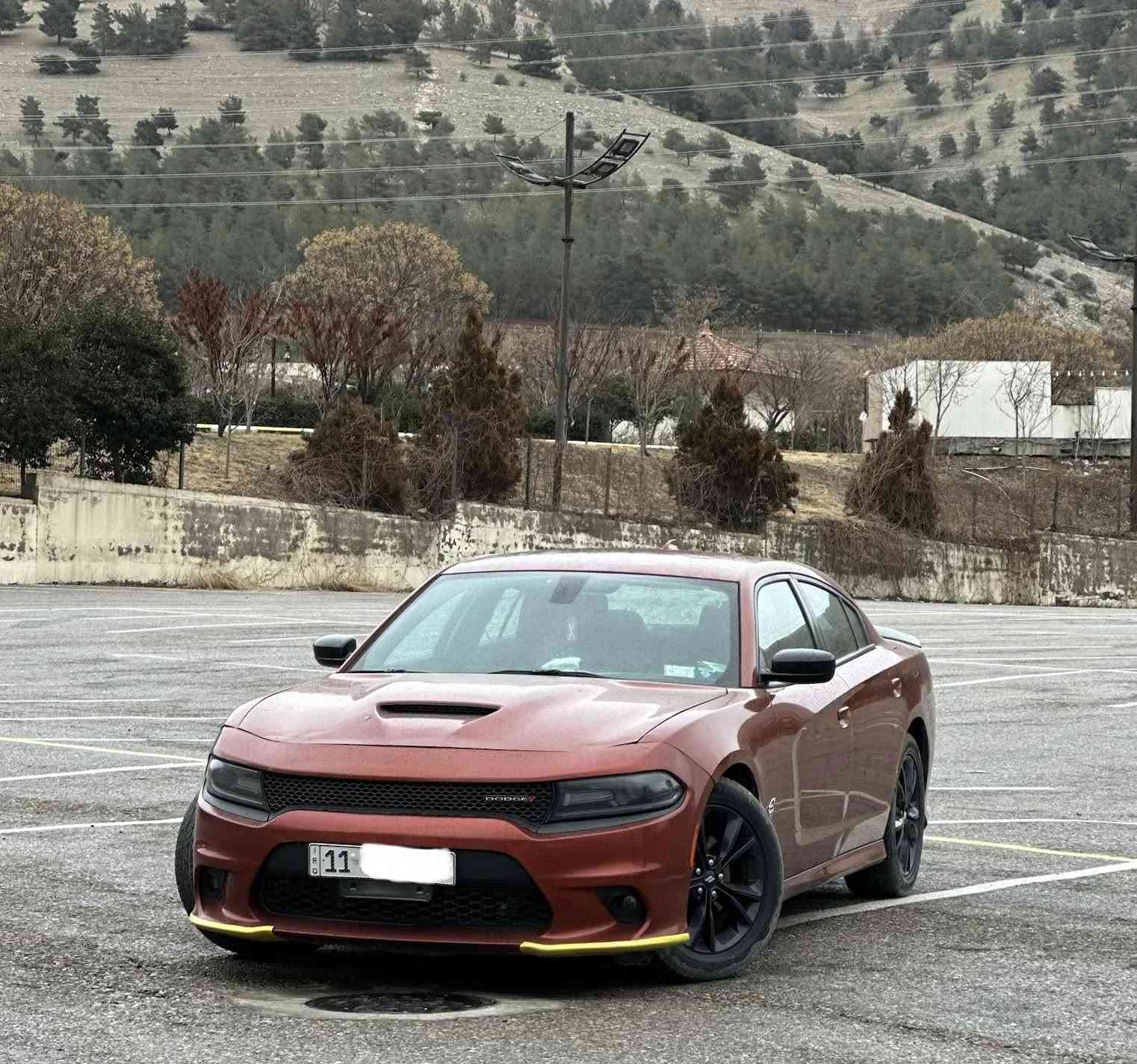 جارجر  جيتي GT  موديل 2020  اصل اصل
لون مشمشي مميز 

سياره كفاله من صبغ بيها بارد بسيط بجاملغ وبنيد  سونار مرفق مع المنشر

رقم بغداد الجديد بسمي  مكانها بغداد

السعر 204$
هاتف /***********

  فول  مواصفات 1/1   
المحرك : V6.  3.6L 
دفع/AWD
* جناح خلفي بلادي
* ويل قياس 20 انچ  بلادي تخم تاير جديد
مقاعد رياضية  
* مصابيح أمامية زنون . 
* كشافات الضباب زنون . 
* المصابيح الأمامية مع LED . 
* حساسات . 
* شاشه كبيرة مع نظام ملاحة نفكيشن GPS .
* سستم صوت الپاين . 
* مقاعد أمامية كهربائية عدد 1 
* تشغيل عن بعد . 
* محدد سرعة . 
* تلفون بلوتوث . 
* كاميرا خلفية .
