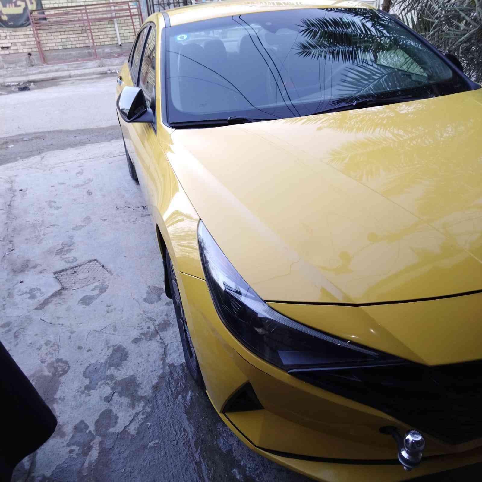 السلام عليكم اللنترا تكسي للبيع موديل ٢٢ ماشيه 50 محرك 2000 السياره جديده بمعنئ الكلمه مابيهه ايرباك مدوشمه جديد كاعيه وكشنات تخم تاير دكسات قاعده فيت بم جديده اصليه دسكات جدد السياره علئ وضع الشركه حادث بسيط شطح موضح بالصور حتئ الايتات ماملعوب  بيهن لد امامي  بجم كبس توقف ذاتي لادرات امامي خلفي بصمه ترحيب بيهه تشغيل عن بعد صندوق ذكي يفتح  وحده بدون لمس السياره مبدل بيهه بنيد وجاملغ كلشي موضح بالصور وموجود سونار المندلاوي مصفره  هيئه وغرامات مروريه باسمنه السياره رقم الهاتف ***********متواجد بس هاتف الحاب يتصل بيهه مجال للشراي رقمهه جديد الدولي باقي بس شد لوحات
