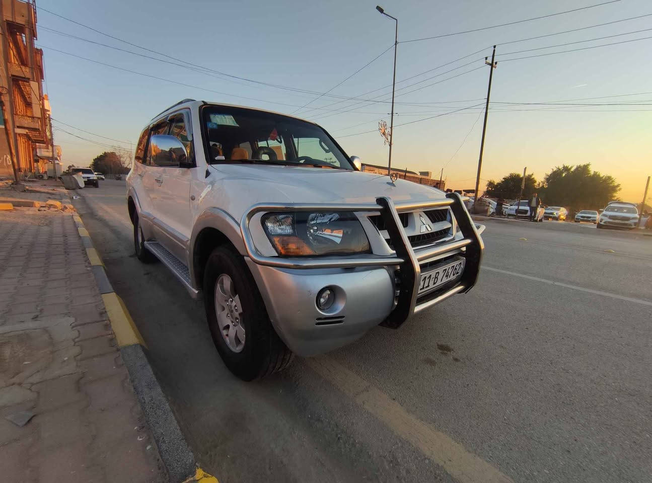 السلام وعليكم 
باجيرو موديل ٢٠٠٦ 
رقم بغداد دولي باسمي 
بيه رشات صبغ مابيه ضربه سياره احلا من الصوره 
جاهز مكينه وكير وتبريد جاهز من كلشي 
السعر ١١٠ وبيه مجال قليل المكان كوت مركز المدينه الاستفسار *********** دهل اوران, واسط
