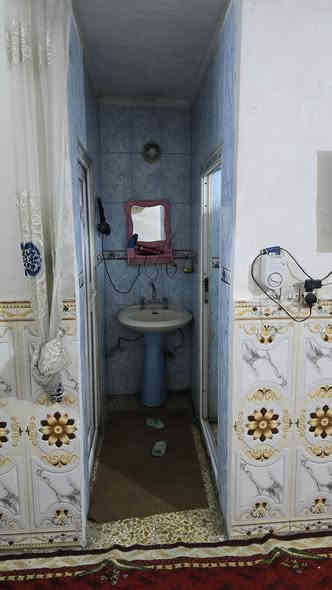 مرحبا متاح بيت للبيع مساحه 108 متر مربع طابقين  يحتوي عله 3 غرف نوم + مطبخ+صاله +ستقبال +خدمات+ عنوان الكفأت السيديه بيت بنا 2016 اي ستفسار بل خدمه رقم ***********
