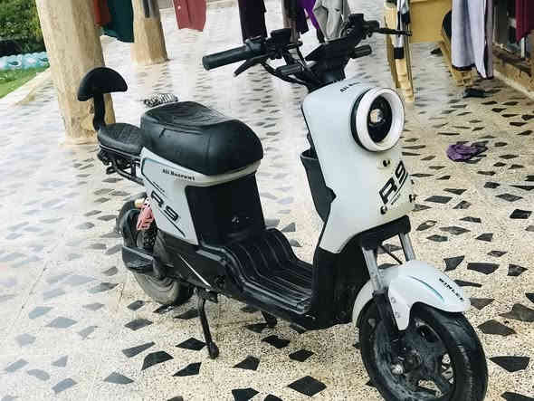 السلام عليكم . 

دراجة شحن للبيع . 

المواصفات 👇🔥

شركة R9

شاشة ايباد 🖥️

اشاير يسار + يمين 

سويج نسختين 🥶

بطاريات جديدة 100%100 

كشن طبي ⛑️

نضافة 100%100 

السعر خاص بيك خير تدلل

رقم : ***********

متوفر واتساب 👆

ما موجود ماسنجر 👎❌

مكاني صلاح الدين بلد يثرب
