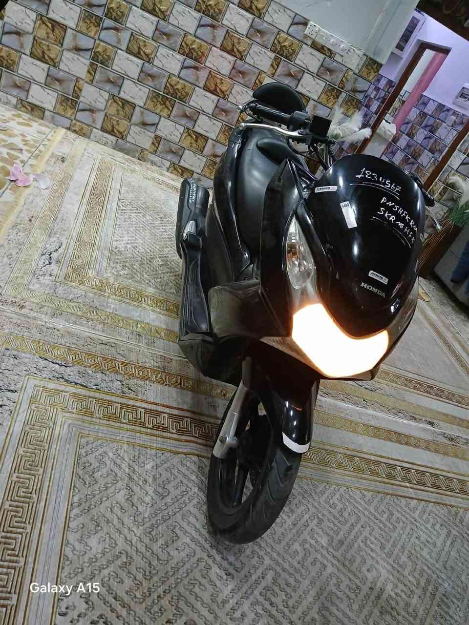 السلام عليكم للبيع دراجه pcxجيل اول   ياباني اصلي دراجة مال رمبه ماخذها رمبه الدراجه على ايدي 
الاصلي دراجه جديده مال جناي
الاصلي دراجه كامله أستان كهربائي حساس ازدحام ٢ دراجه جديده الدراجه مكينه لوك برغي ممفتوح بيهه شلعا معدل خير من اللّٰه دراجه تكول جديده بمعنئ الكلمه واحلا من الصور دراجة مكينه مكفوله اي نقص مابيه
السعر مليون و٣٥٠ وبيه مجال 
ايستفسار *********** بغداد الكرخ بغداد, العراق
