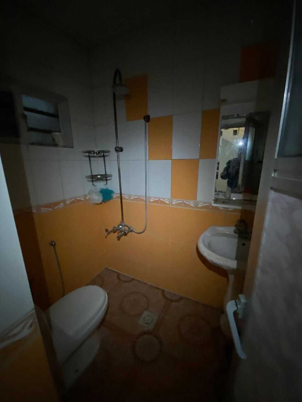 #للايجار______في_____السيديه
بيت مساحه 70 متر 

يتكون من مدخلين 

غرفه نوم ، 
مطبخ ،
 صاله،
 هول، 
حولي ،
 خدمات صحيه ،
وكراج،

#الايجار  ((( ٧٠٠ الف دينار )))

مكتب عبدالله الرفيعي 

* المنتظر للعقار *

للاستفسار 

***********
