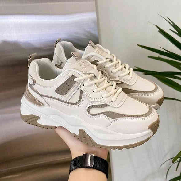 احذيه رياضيه باله نضيفه السعر 15والتوصيل مجاني لجميع المحافظات واذا ماعجبك تكدر  معا ابو التوصيل. رقم الحجز ***********  شريحه وليس واتسابب
