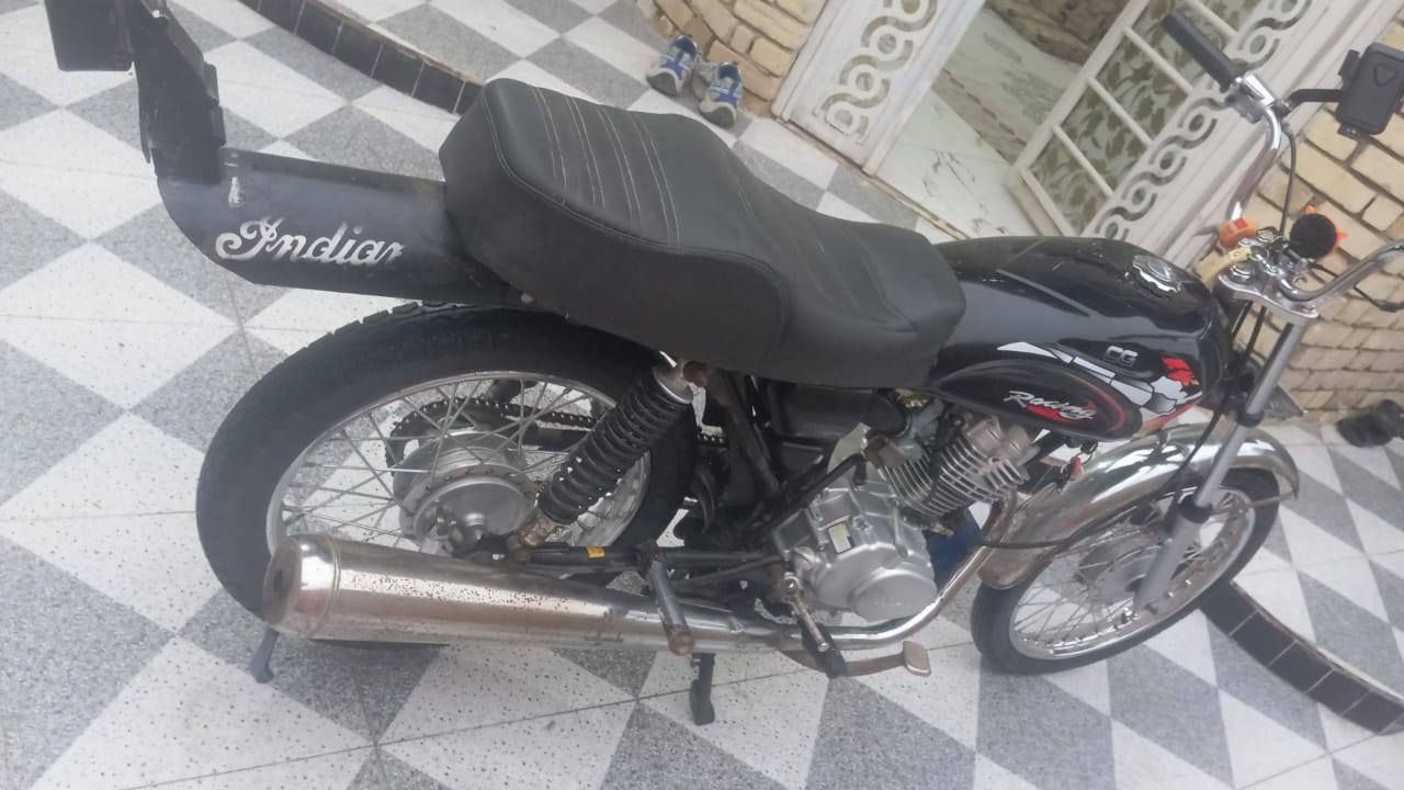 السَلٱمٌ عـَلـْيگمّ-ۈرحـْمّـٌة ٱللـّہ ﯙبُرگـّاتہ
للبيع دراجه اوراق اصولي.  
ثالث تبديله دهن الها 
دهن دراجه امزويل 
بيها مكينه. طَيٓرًآنٌ بشارع
دراجه شكلها شويه تُعباُنٌ   اطلع بيها يوم و10 ايام ماطلع بيها.
سعر م̷ـــِْن الاخير 800 قفل.
ناصريه مركز
***********
