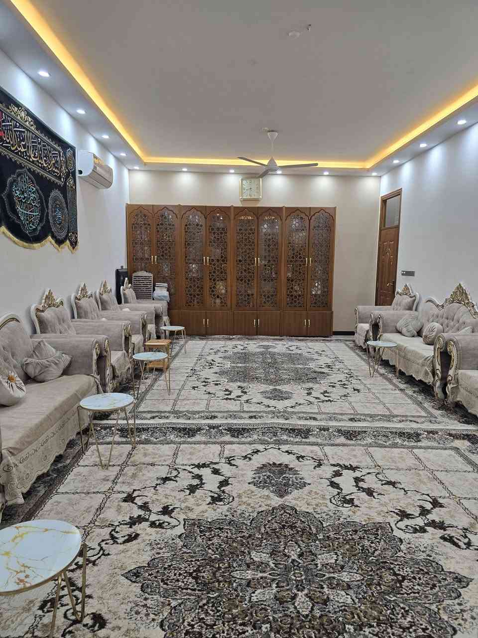 #دار_للبيع 
#حي_المعلمين_المشتل 

#المهندس2_للخدمات_العقارية 

____________________

🏠 دار للبيع في منطقة حي المعلمين_المشتل 

📏المساحة 300م  الواجهة 10م 

💢بناء درجة اولى💯 سنة البناء 2023 

💢أرضيات مرمر واجهة مرمر و ديكورات

💢يحتوي الدار على 
5غرف نوم واستقبال ومطبخ حار بارد وصالة وكراج وحديقة ومناور عدد 3 ومخزن 

🚩موقع الدار مميز جدا حي المعلمين قرب مدرسة اسوان

💢شارع ورصيف عريض 15م وموقع سكني 

ملاحظة يمكن مراوس العقار مع عقار في منطقة حي المهندسين شارع فلسطين 

للإستفسار 
مراسلة الصفحة او
اتصال *********** م. مصطفى 
          *********** واتساب 

💢نستقبل كافة العروض في منطقة حي المعلمين_المشتل والمناطق المجاورة 

المهندس 2 للخدمات العقارية
