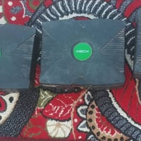 اكسبوكس عدد4 فحم بدون ملحقات فقط اجهزة سعرهن مع توصيل 33الف 0772723876...