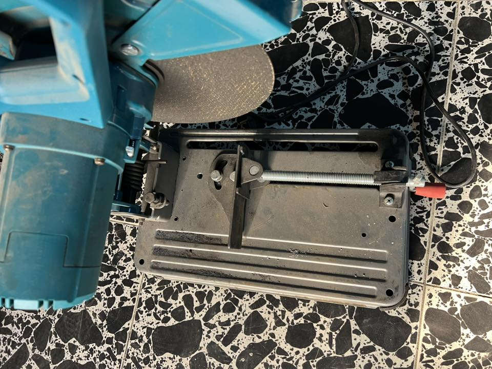 السلام عليكم كتر حدادي مستخدم قليل اخو الجديد السعر ٦٠ الف قفل مكاني بغداد المنصور ***********
