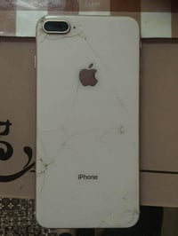 آيفون ٨ بلس • ٦٤ • شاشة مكسورة