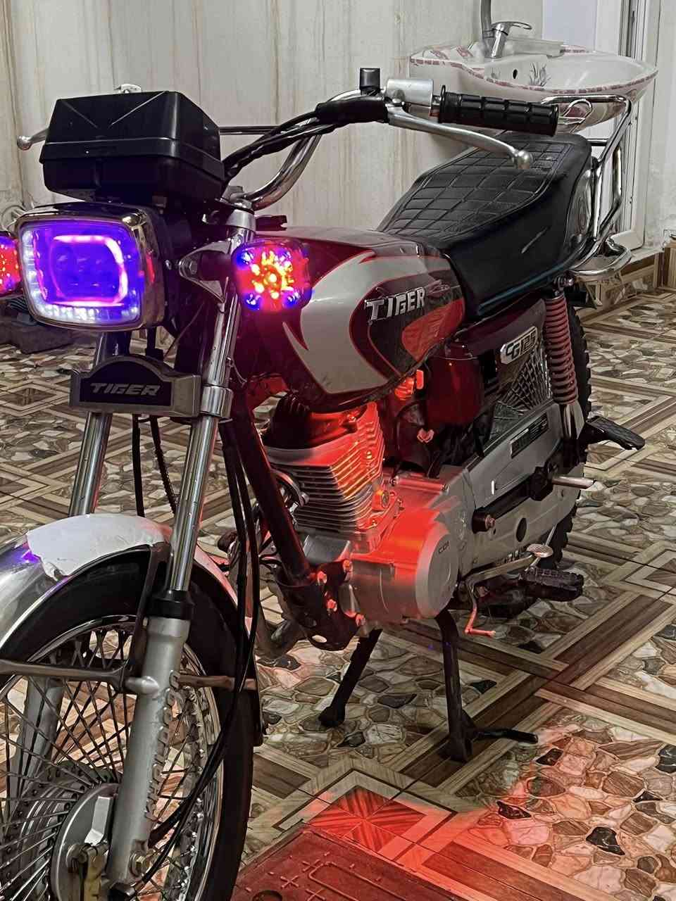 للبيع دراجه موديل 2021 شرط من كلشي محرك كبس مامفتوح كهربائي يشتغل كامل نوعيه تايكر تيارات جديد مشاء الله كلش نضيف سعره 475مكاني كركوك ***********
