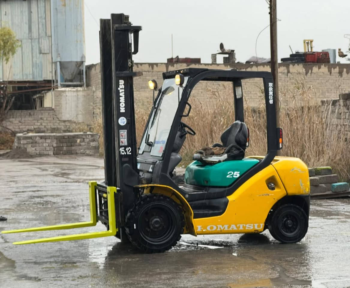 للبيع رافعة شوكية 
كوماتسو موديل 2011 طنين او نص 
جوب عالي 3 حركات يمين + يسار  كير محرك بشرط 
فول موصفات  (زجاج امامي + تدفئة)رافعة بلادي وضع شركة 
سعر 80 ورقة للاستفسار اتصال ***********📞
