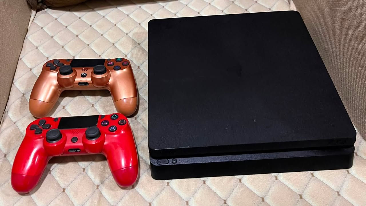 السلام عليكم من رخصة الادمن
جهاز ps4 سلم لوك ستيكر
يجي وياه ملحقاتة 
كيبلاتة + دبل جويستك
+حساب عربي اماراتي يحتوي 75 لعبة
 (حساب شخصي العاب ثابتة ) مو اشتراك ولا حساب مشترك ضمان الحساب مدى الحياة العابة قوية مثل ما موضح بالفيديو بيس 26 وغيرها تستلم كامل معلومات الحساب 

سعر الجهاز 235 وبي مجال حگ الجية 

مكاني بغداد _ حي الاعلام 
توصيل ماعندي تتفضل يمي للبيت تفحص الجهاز وتقتنع بي وتاخذة ❤️

متوفر واتساب فقط 
***********
