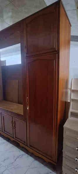 بوفية سليمانية شغل ثگيل درجة اولي نضافة 90% الطول مترين و80 والعمق 60 والارتفاع مترين و 20 شغل. حيل ثگيل بالشرط لاعيب لاكسر للبيع السعر. 200 بي مجال بسيط *********** 
سايدين دوميز الجمعية مقابيل ملعب دوميز قرب اق صو مول كركوك
