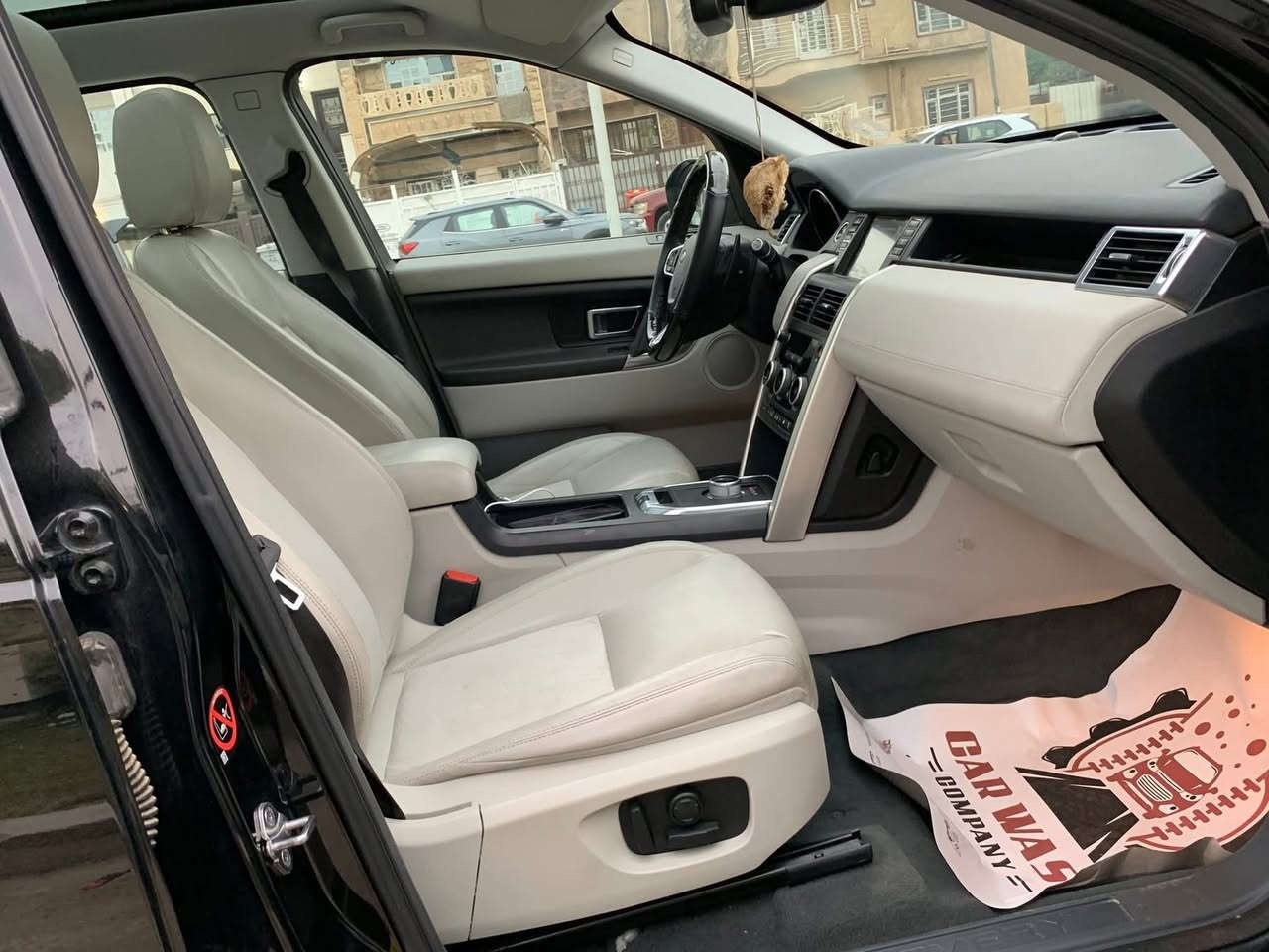 للبيع او المراوس رانج روفر دسكفري سبورت بلاك اديشن فول مواصفات
خليجي كلين تايتل بدون قطرة صبغ فول مواصفات فول للاخير السياره جديده بدون قطرة نقص ماشيه ٣٧ الف  حقيقي السياره مال بيت وعلى ايد وحده 
المواصفات 
كشنات جلد 
كشنات كهرباء 
بانوراما 
حساسات امامي خلفي 
مري شفط 
كامره 
  وبعد هواي مواصفات بين قوسين فول 
مكان السياره بغدادحي العدل 
للاستفسار 
***********
