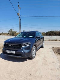 سورنتو وارد امريكي مديل 2022 كلين بدون حادث ابيع كفاله وشرط السونار  ر...