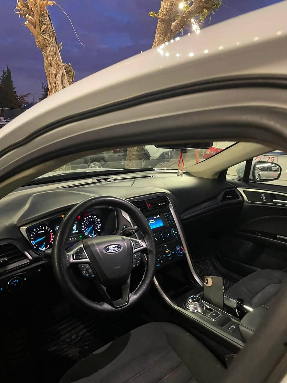 Ford Fusion SE 2.5L
2017
Clean Title 
‎مكينة 2.5L i4

‎كلين تايتل دخولي إبراهيم خليل يعني مكفولة من ضربة و سيارة نظيفة مال بيت 
‎مواصفات:
‎كشنات كهربا
‎تبريد مركزي 
‎حاسة
‎تبريد متفرق …..

‎بي إدامة دائمة و كلشي جديد بي 
‎٤ تايرات جديدة 
‎باتري جديدة قبل جم يوم بدلتها
‎دهن و فلتر جديد 
‎سنوية جديدة و باسمنا لحد٢٠٢٩
‎كل شي بشرط (تحويل، غرامة، مكينة، كير، صبغ ….)
*********** فايبر السليمانية, العراق

