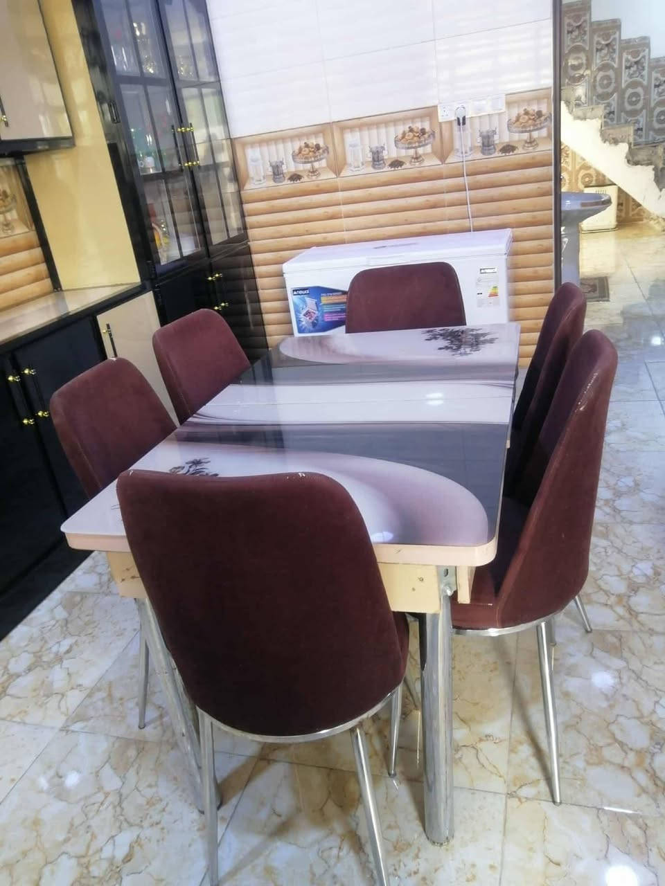 ميز طعام +غرفه صاج 4قطع
ميز حلاقه كامل للبيع واتساب ***********
