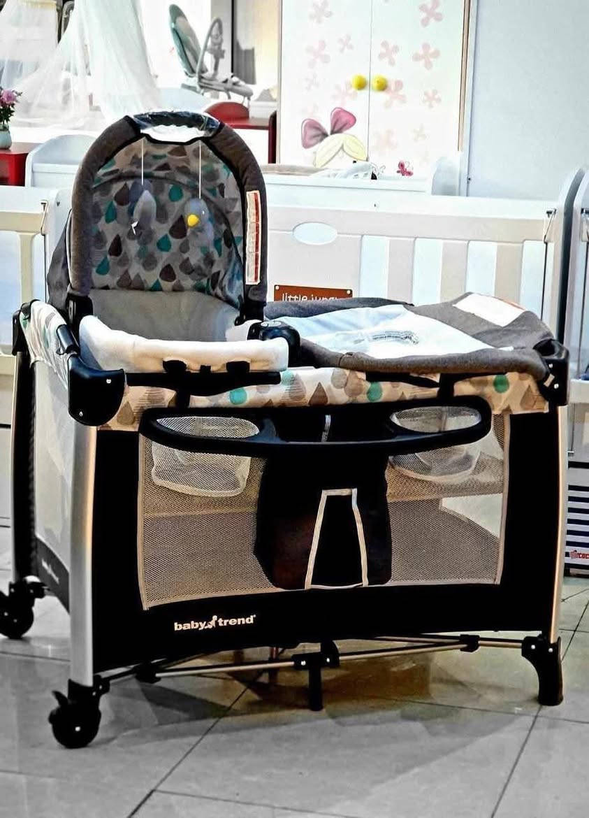 سرير بيبي ماركة Alfor Bab
متعدد الاستخدام
 كرسي هزاز 
مكان لتبديل الملابس والحفاضه الطفل
خزانة جانبية لحفظ مستلزمات الطفل 
السرير مستخدم نظيف جدا اخو الجديد مشتري من الامير ب180
السعر/انتو تقيموا 
العنوان/المعملجي


**إذا كنت صاحب هذا الإعلان وتريد حذفه لأي سبب، رجاءا أرسل رسالة إلى الدعم الفني**