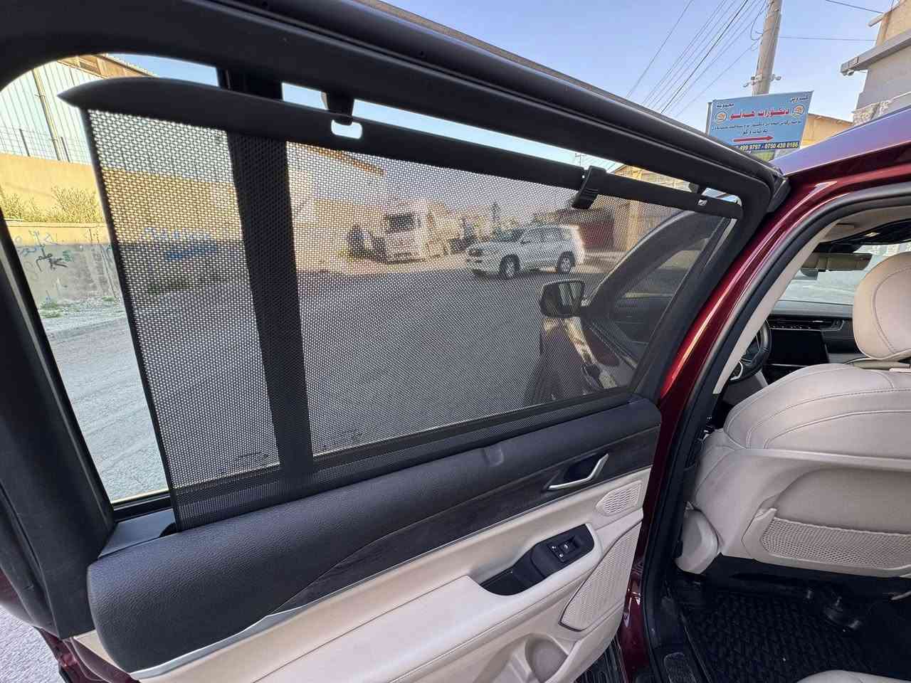 جيب كراند شيروكي لمتد بلص 7 راكب .
السياره وكاله شركة هارلم.
الموديل : 2022 . (خليجي) . 
المحرك : V6.  3.6L . 
العداد : ميل . ( 75) . 
المواصفات :
* دفع رباعي 4x4 . 
* تشغيل عن بعد
* رادار امامي مع مانع تصادم . 
* تحذير الخروج عن المسار . 
* تحذير النقطة عمياء ⚠ .
* ويل قياس 20 انج .
* سقف بانوراما . 
* شاشه كبيرة 10.1 انج . 
* نظام الخرائط (GPS) .
* كاميرا داخلية . 
* كاميرا خلفية . 
* المصابيح الأمامية زنون .
* كشافات الضباب زنون .     
* تشغيل عن بعد .
* صندوق كهربائي .
* مقصورة الركاب من الجلد الفاخر .
* حفظ وضعيات الجلوس (ميموري) . 
* المقاعد الأمامية كهربائية .
* المقاعد الأمامية تبريد وتدفئة .
* المقاعد الخلفية تدفئة .
* سستم صوت Alpine . 
* انارة داخلية LED . 
* حساسات خلفية . 
* دوسات جانبية. 
* 7 راكب .
* مكيف خلفي مع وحدة تحكم منفصلة . 
* تدفئة ستيرن . 
* مانع تصادم خلفي .
* بلوتوث تلفون . 
* محدد سرعة . 
* نظام التشغيل والاطفاء الاوتوماتيكي .
* ⁠سياره مكفوله كفاله عامه 
رقم الهاتف ***********
رقم الهاتف ***********
ممتواجد على الفيس الاتصال على الارقام 
مكاني اربيل الشراي يتصل ويدلل
