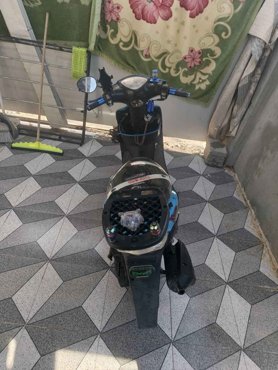السلام عليكم إخوان دراجه🏍 ماكس بوشه 55
للبيع محركه نضيف بس ضفيرته شويه تعبانه وعندي ضفيره جديده الهندر يريد له بس عرموطه كهربائيات شغاله 
. السعر 600 وبي مجال 
راسلني عل واتساب  *********** ***********
