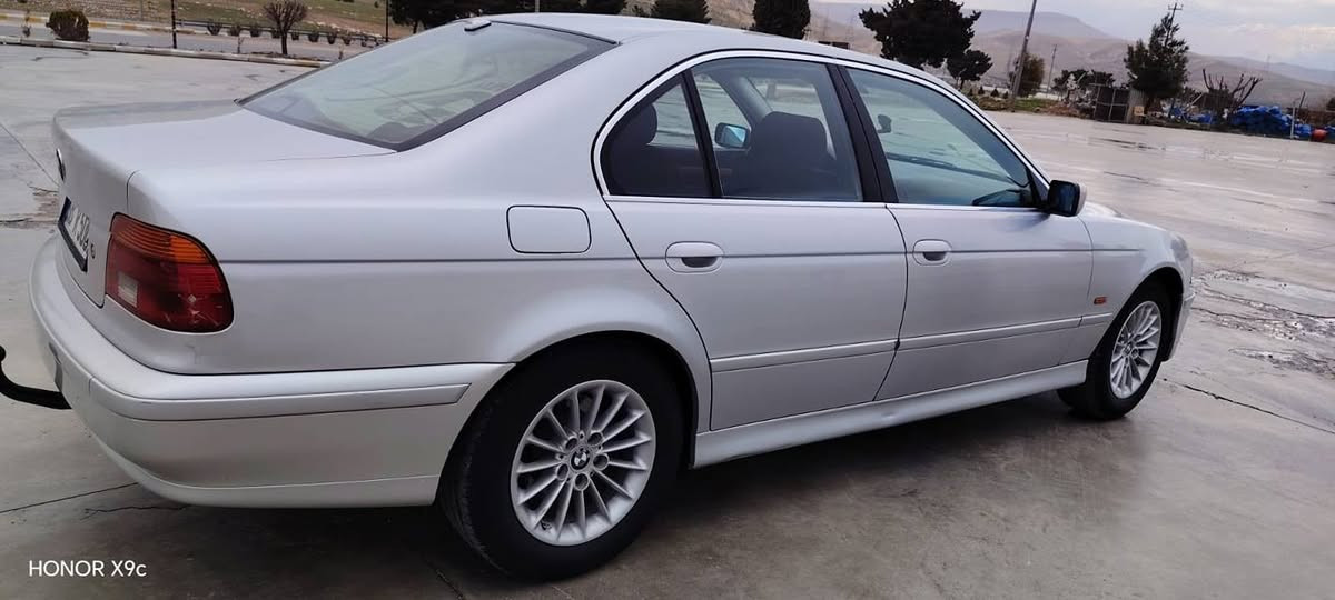 BMW saqar 2002    530  ئەوروپی  سوکان  بیلاد  مەنەفێستی عەسڵی 65کەمێک مەعمەلە 
ناوڤۆڕمیگا شاشە ئاپاد  تەبرید ساردو گەرم  هەمو گیانی بەشەرت  تەحدید سوڕعە  فۆلیۆم کوشن شامۆ  ئەبی بیئێس  بۆزانیاری زیاتر 
ژم   ***********  واتساپو ڤایبەری لەسەرە
