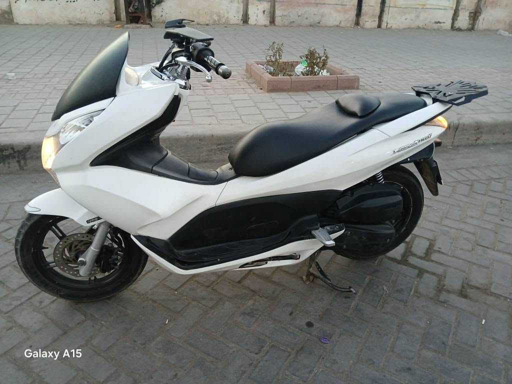 السلام عليكم للبيع دراجه pcxجيل الاول  دراجة  ماخذها رمبه الدراجه وأعلى ايدي حجم مكينه 150ياباني الاصلي دراجه جديده مال جناي وعلئ ايدي لون ابيض   
ياباني الاصلي دراجه كامله أستان كهربائي حساس ازدحام سويجات دراجه جديده الدراجه  احلا من الصور مال جناي المكان بغداد دراجة مكفوله اي نقص مابيه السعر مليون و٥٥٠
وبيها مجال بسيط الاستفسار *********** بغداد, العراق
